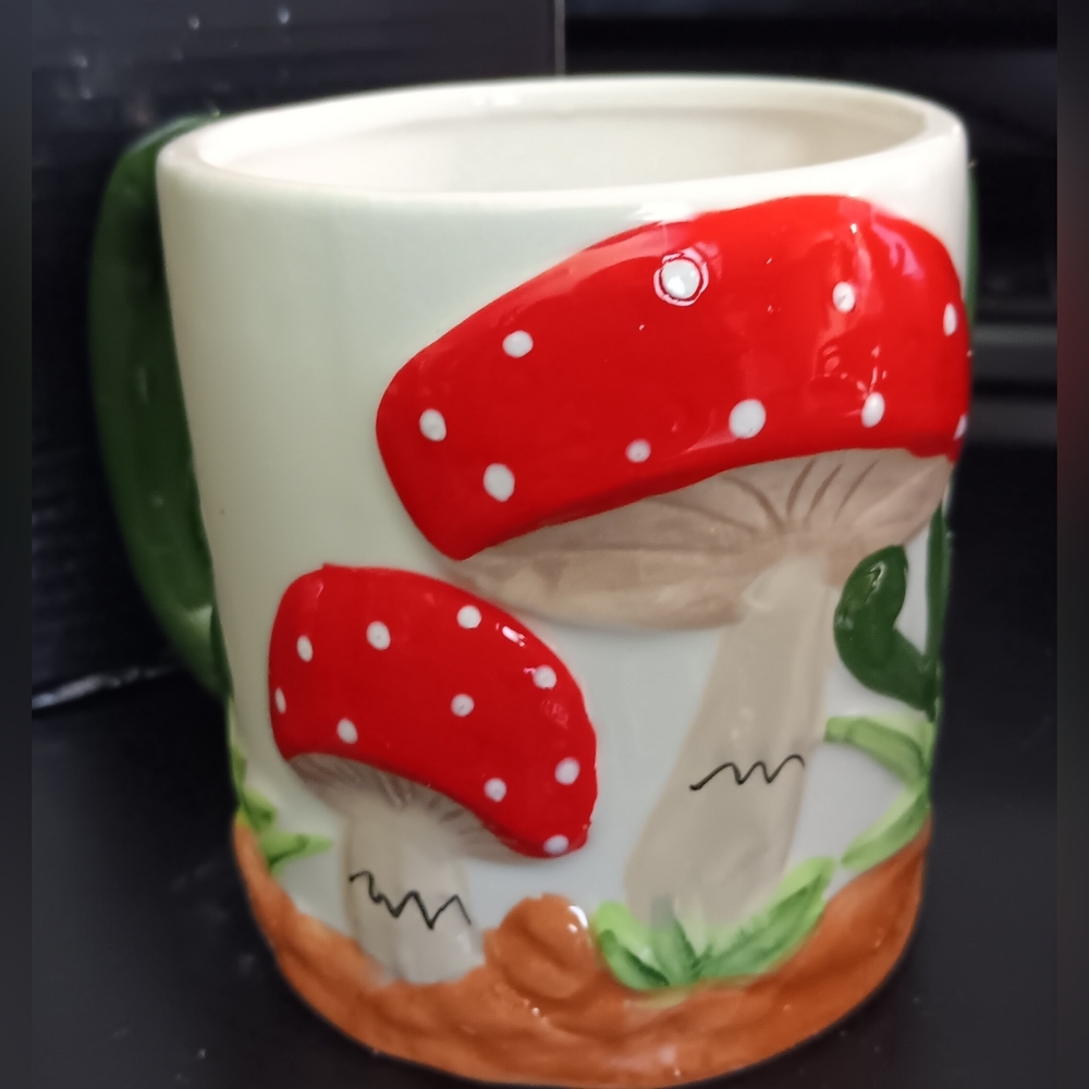 3D Mushroom Mug (NWT)